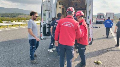 Balıkesir’de İstanbul-İzmir Otoyolu’nda bir kamyonetin otomobille çarpıştığı kazada 1 kişi