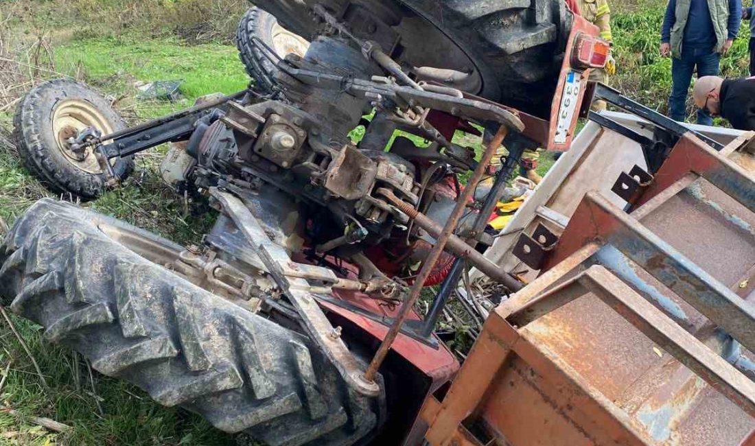 Balıkesir’de traktör devrildi: 1 yaralı Balıkesir’de direksiyon hakimiyetini kaybeden şoför traktörü devirdi. Sürücü devrilen traktörün