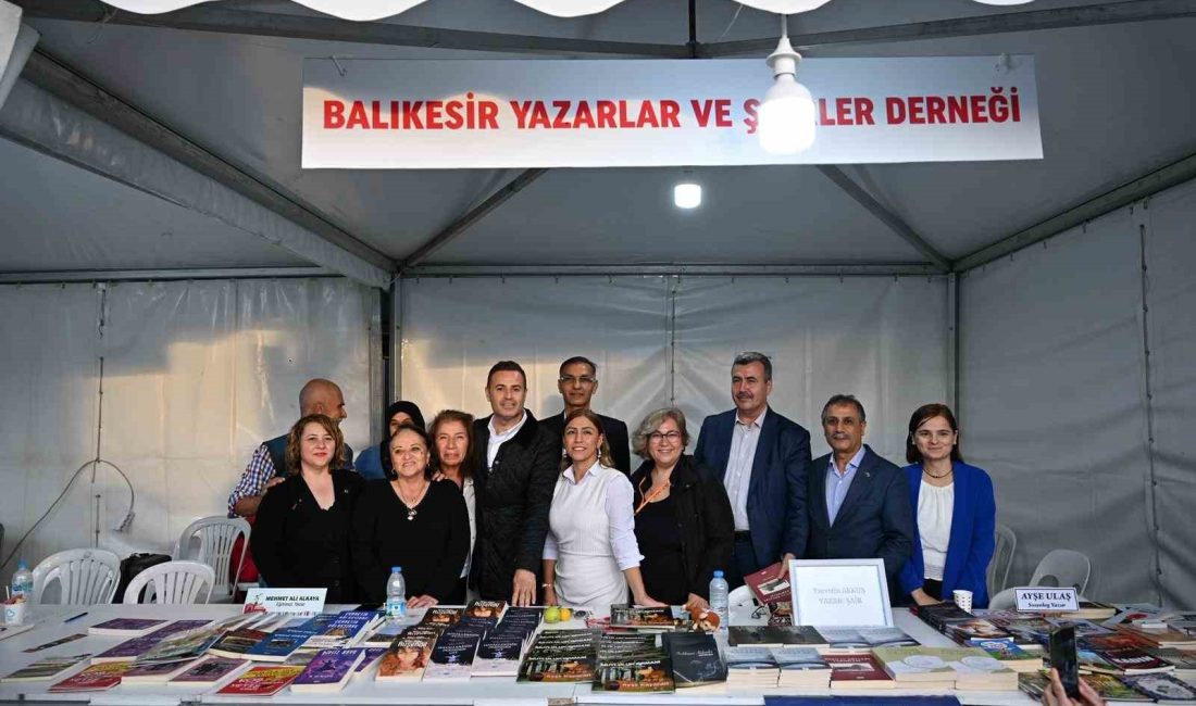 Balıkesir kitap fuarını 150 bin kişi ziyaret etti Balıkesir Kitap Fuarı’nı 10 günde 150 bin kişinin ziyaret ettiğini
