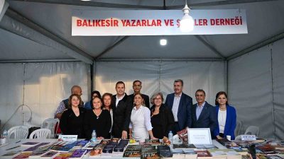Balıkesir kitap fuarını 150 bin kişi ziyaret etti Balıkesir Kitap Fuarı’nı 10 günde 150 bin kişinin ziyaret ettiğini