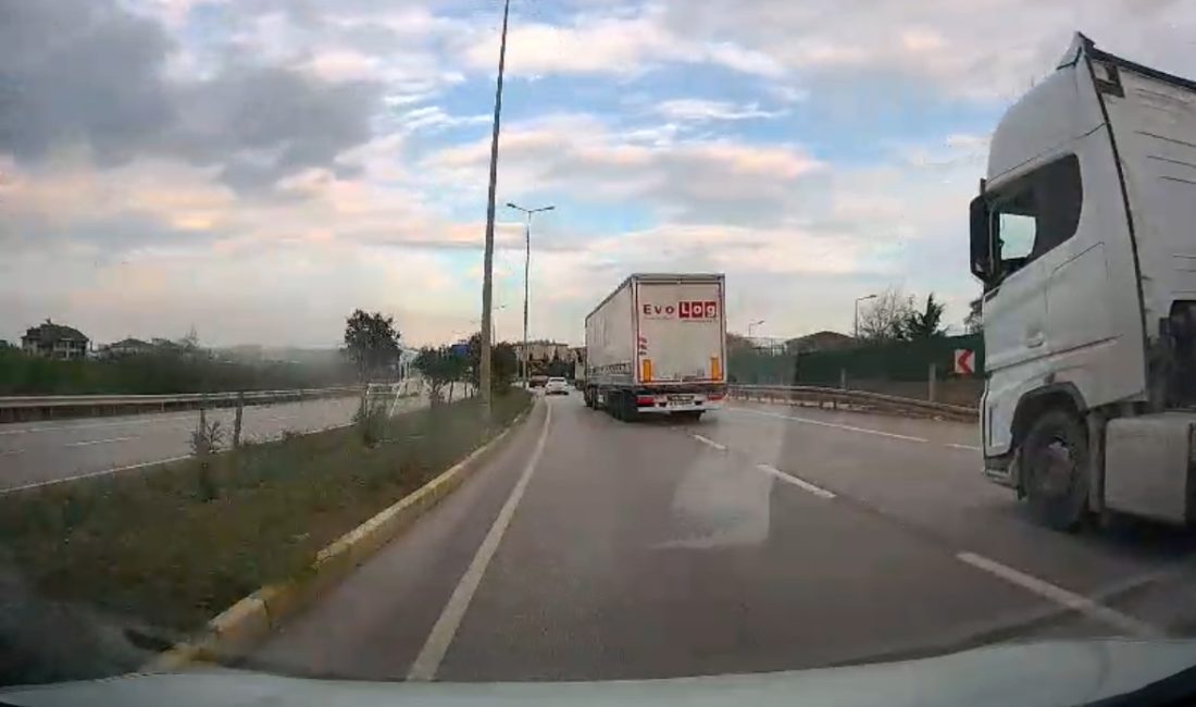 Bandırma’da tırın tehlikeli manevraları araç kamerasına yansıdı Balıkesir’in Bandırma ilçesi Gönen yolunda, EVO Log firmasına ait 34
