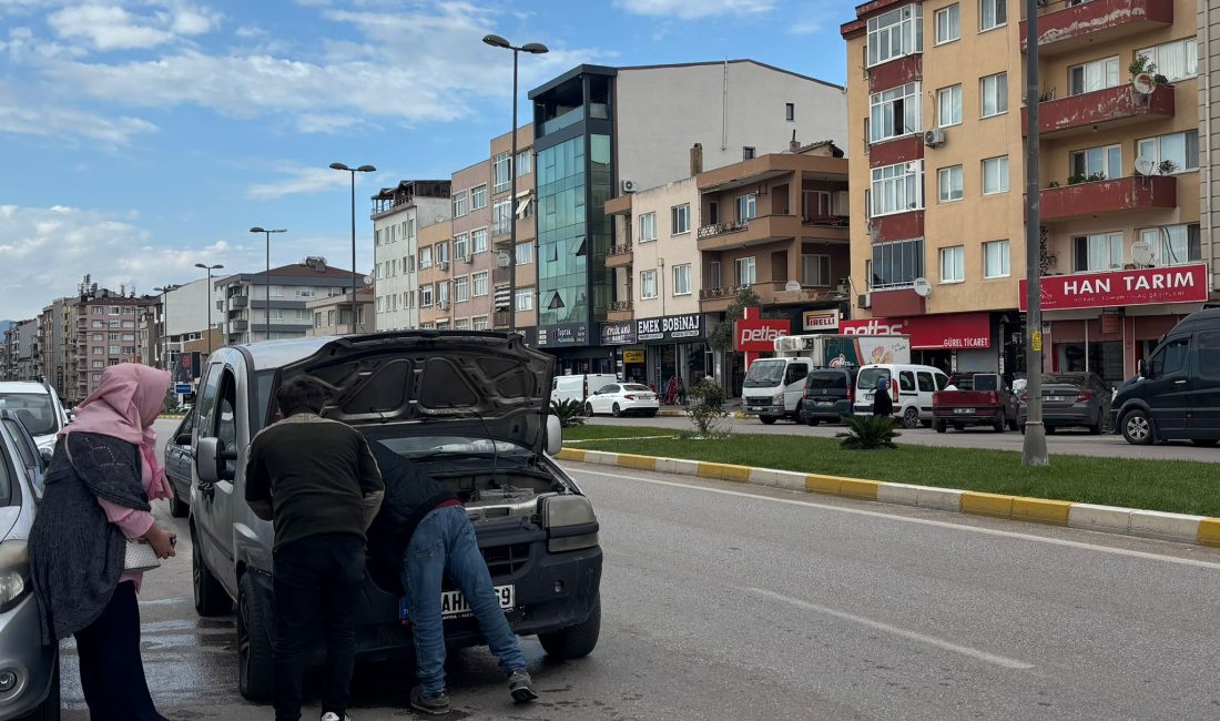 Balıkesir’in Bandırma ilçesinde, Atatürk Caddesi Liman AVM önünde seyir halindeki