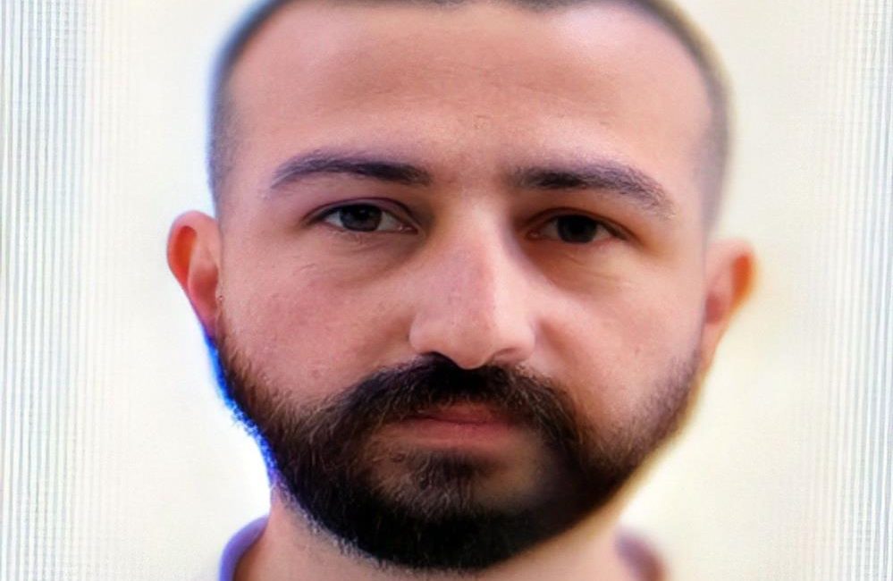 Balıkesir’de 3 kişiyi öldüren ve ikisi polis 7 kişiyi yaralayan caninin eşkal fotoğrafı ortaya çıktı Balıkesir'in Edremit ilçesinde, 19. Komando Tugay Komutanlığı'nda görevli Uzman