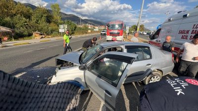 Balıkesir’in Edremit ilçesinde meydana gelen çift taraflı trafik kazasında 2