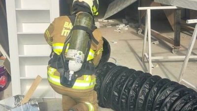 Balıkesir’in Edremit ilçesinde mobilya mağazasında çıkan yangın sitede paniğe neden