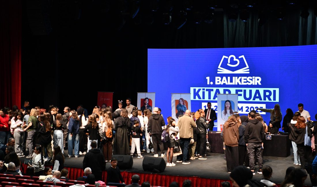 1.Balıkesir Kitap Fuarı, üçüncü gününde de birbirinden kıymetli yazarlarla ve