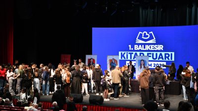1.Balıkesir Kitap Fuarı, üçüncü gününde de birbirinden kıymetli yazarlarla ve