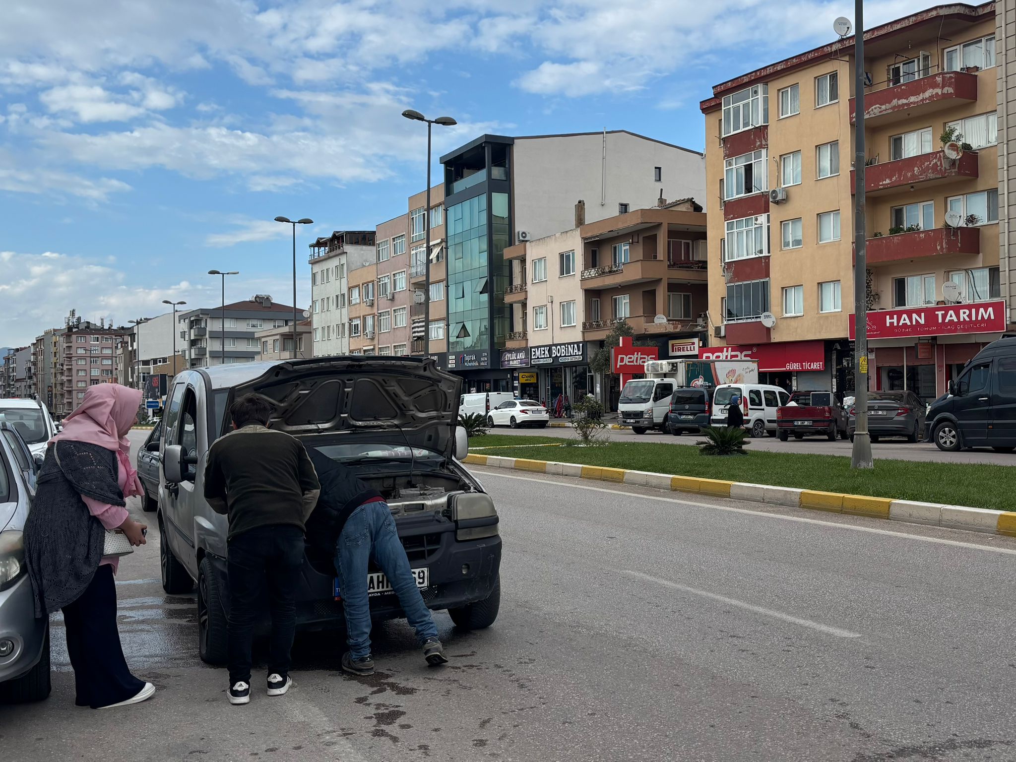 Balıkesir’in Bandırma ilçesinde, Atatürk Caddesi Liman AVM önünde seyir halindeki