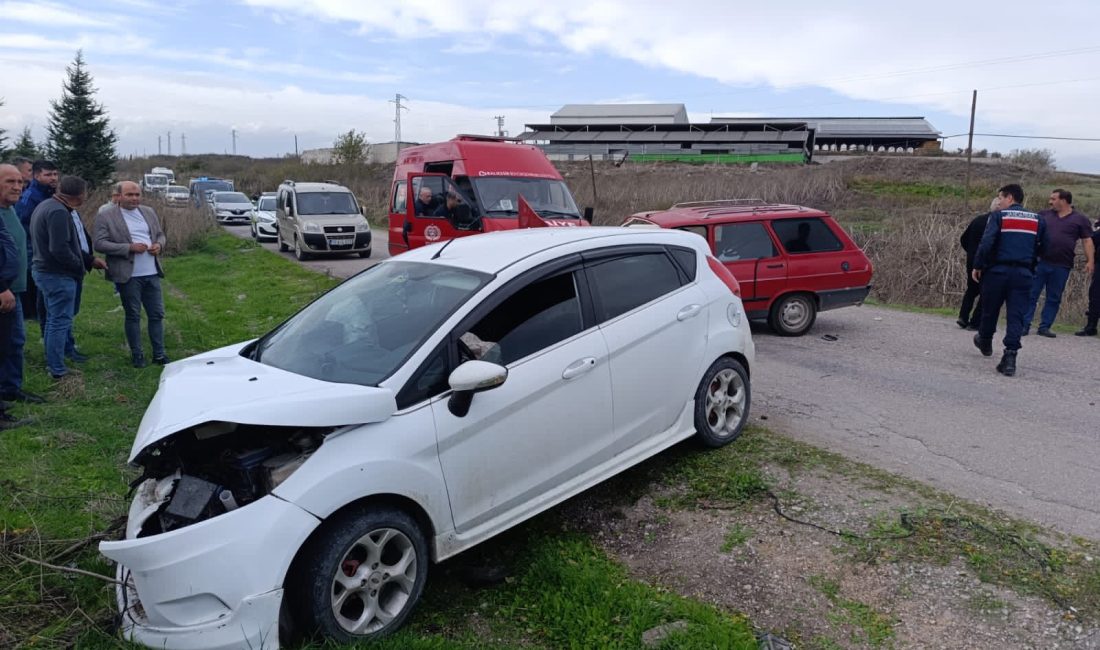 Manyas’ta İki Otomobil Çarpıştı: 1 Ağır Yaralı Balıkesir’in Manyas ilçesinde meydana gelen çift taraflı trafik kazasında 1