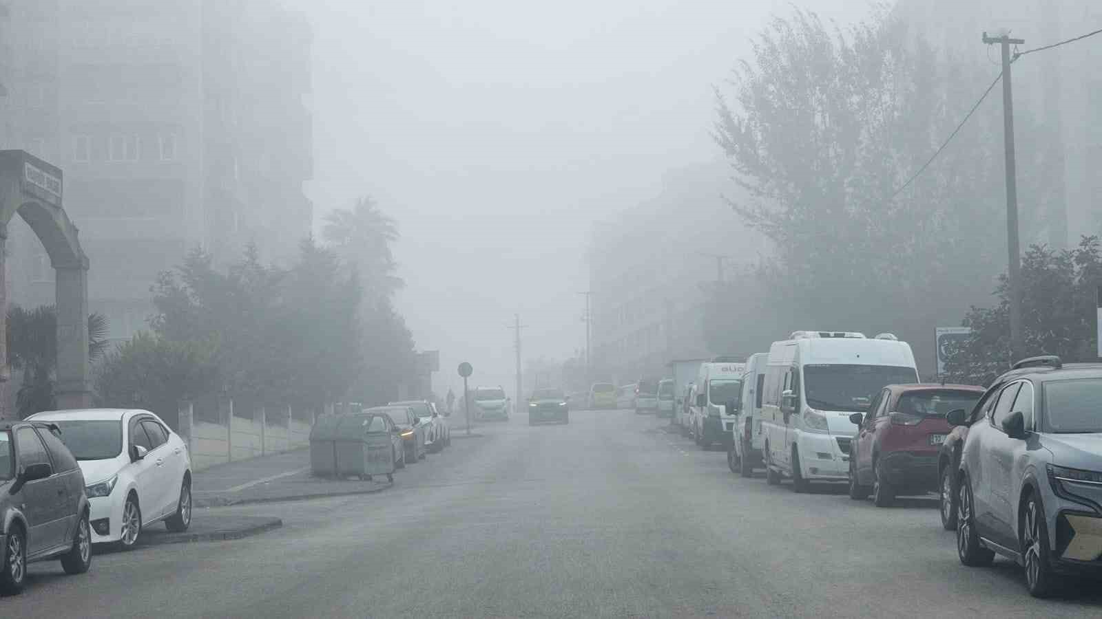 Bandırma yeni haftaya yoğun sisle uyandı. Sabah erken saatlerde etkisini