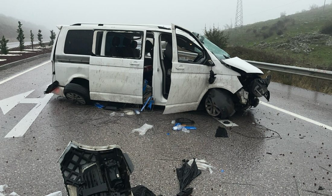 Balıkesir’in Ortamandıra Mahallesi mevkiinde meydana gelen trafik kazasında 3 kişi
