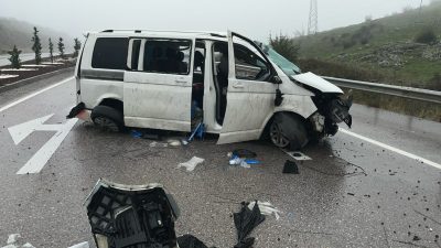 Balıkesir’in Ortamandıra Mahallesi mevkiinde meydana gelen trafik kazasında 3 kişi