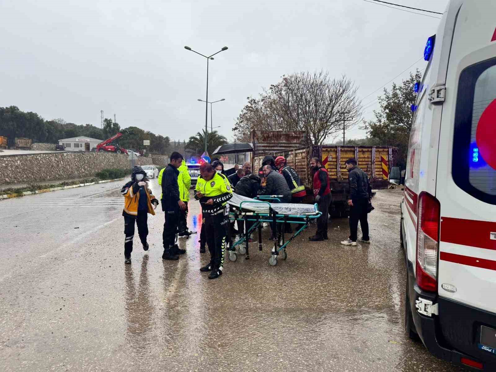 Balıkesir’in Erdek ilçesinde kamyon ile motosikletin çarpıştıği kazada 1 kişi