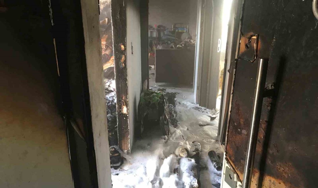 600 Evler Mahallesi’nde apartman dairesinde yangın paniği Bandırma’da 5 katlı bir apartmanın 3’üncü katında yangın meydana geldi.