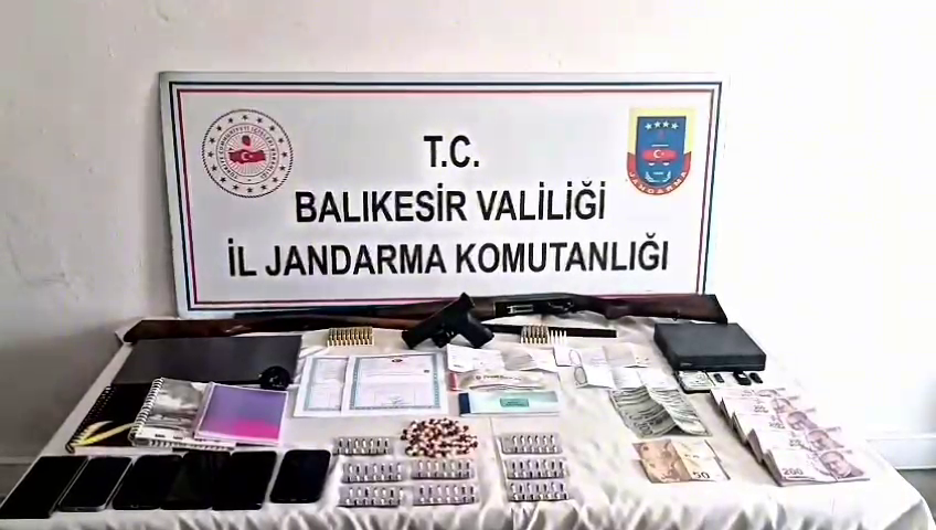 Balıkesir’de Suç Örgütüne Operasyon: 5 Tutuklama Edinilen bilgiye göre Balıkesir İl Jandarma Komutanlığı ve Dursunbey Cumhuriyet