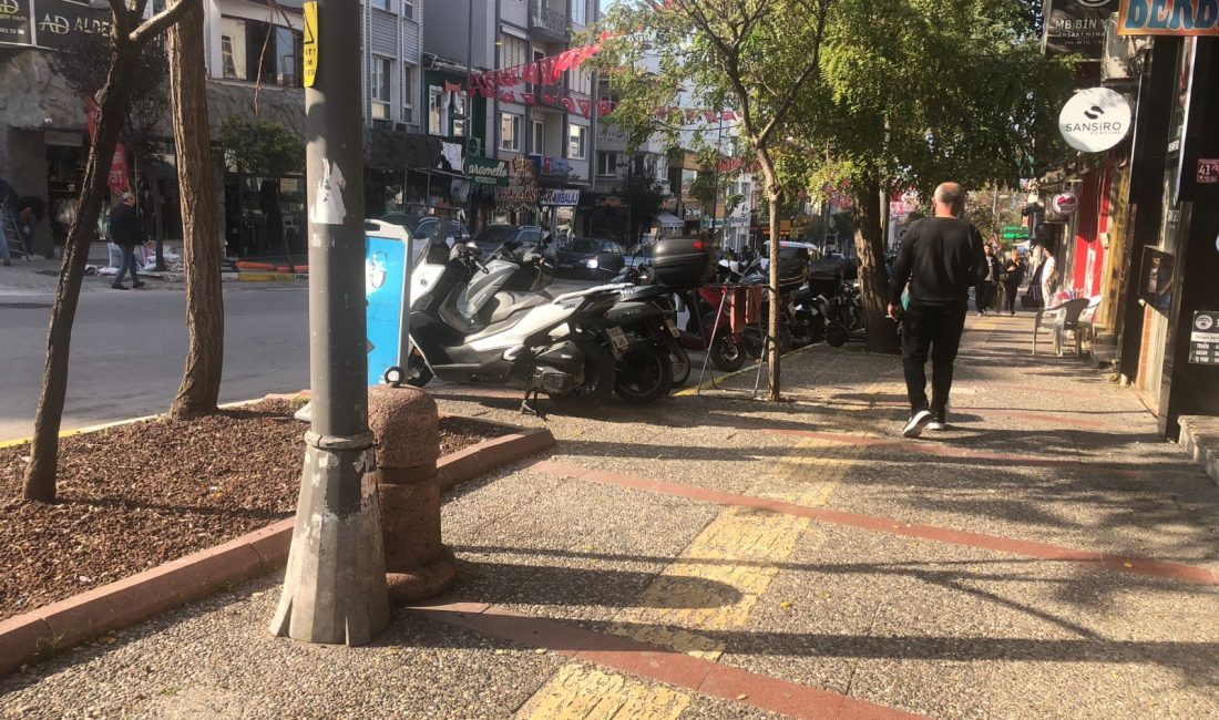 Bir zamanlar başka şehirlerde birisi yolun ortasından yürüyünce “Hey hey,