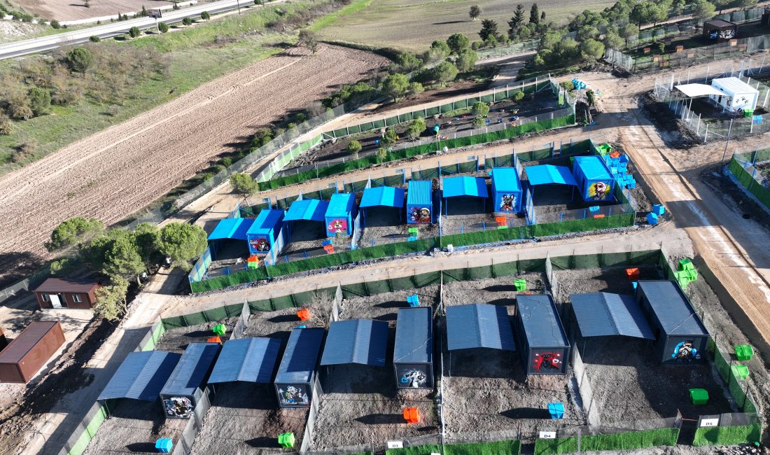 Türkiye’de ilk defa özel gereksinimli can dostlara sıcak yuva Balıkesir’de Balıkesir Büyükşehir Belediye Başkanı Ahmet Akın, Karesi ilçesindeki Yeniköy Mahallesi’nde