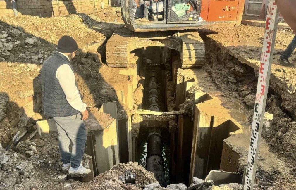 7 metreden Bizans sütunu çıktı Balıkesir’in Erdek ilçesinde altyapı çalışması sırasında bin yıllık olduğu tahmin