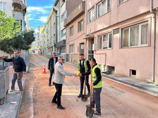 Bandırma Belediyesi, kent genelinde sürdürdüğü yol, park ve yeşil alan