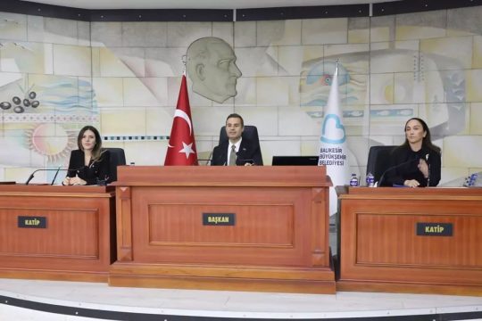 Balıkesir Büyükşehir Belediye Başkanı Ahmet Akın, Zağnos Paşa Camii önünde