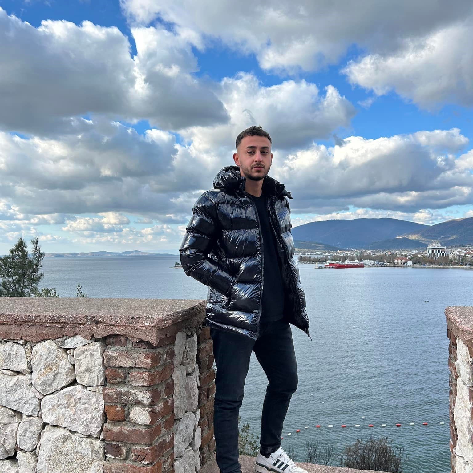 Balıkesir’in Erdek ilçesinde dün gece meydana gelen silahla vurulma olayı,