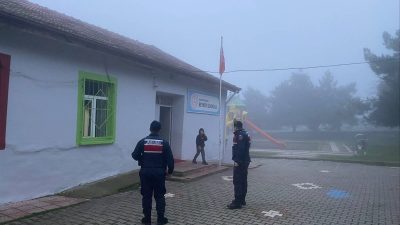 Balıkesir İl Jandarma Komutanlığı ekipleri, yılbaşı öncesinde öğrencilerin güvenliğini sağlamak