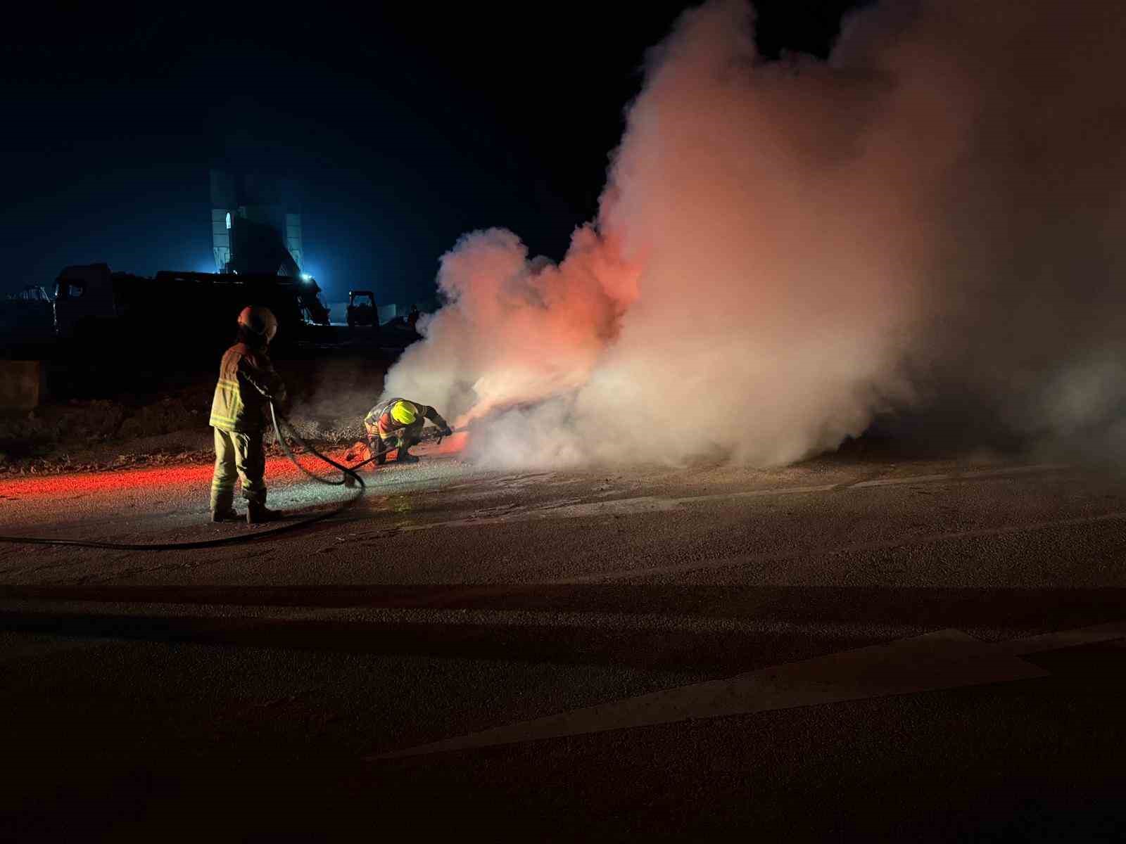 Bandırma-Susurluk karayolu Kuşcenneti Kavşağı yakınlarında seyir halindeki bir araçta çıkan