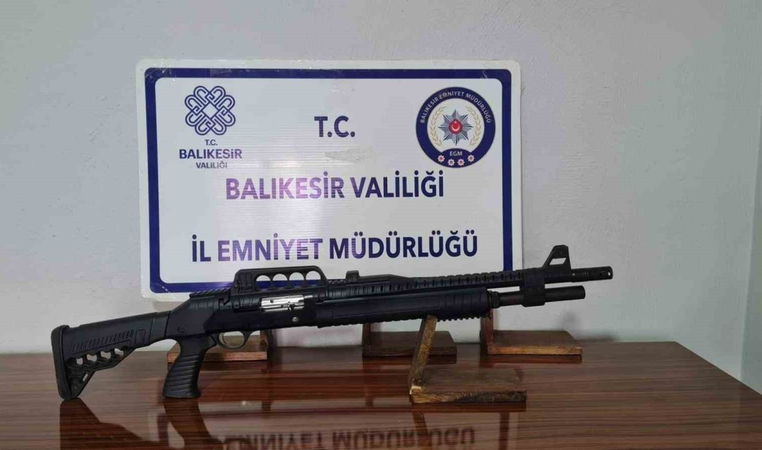 Balıkesir’in Gönen ilçesinde polis ekiplerince düzenlenen çalışmalarda ruhsatsız silah ile