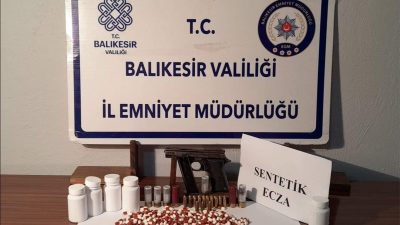Balıkesir’in Gönen ilçesinde polis ekiplerince yürütülen çalışmalarda uyuşturucu madde ile