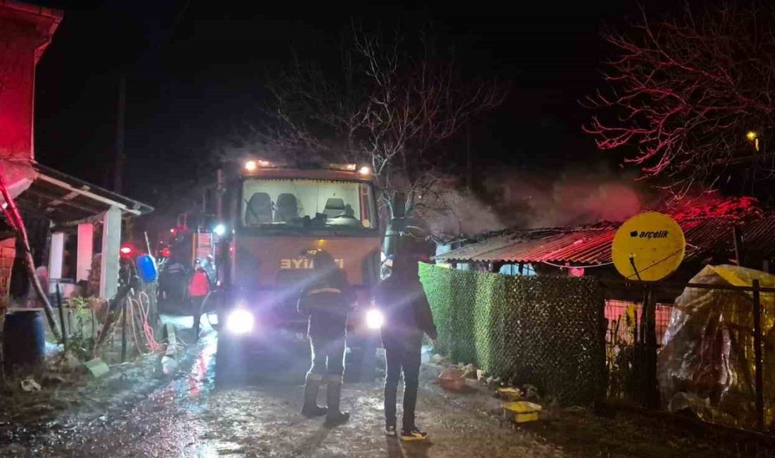 Manyas’ta tek katlı ev alevlere teslim oldu Balıkesir’in Manyas ilçesinde tek katlı müstakil evde çıkan yangın itfaiye