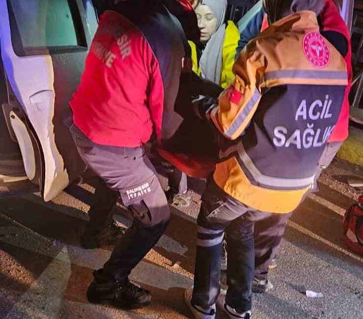 Balıkesir’de meydana gelen tek taraflı trafik kazasında direksiyon hakimiyetini kaybeden