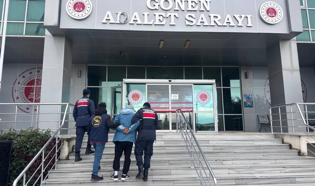 Balıkesir’de Jandarmadan firari hükümlüye suç üstü operasyon Balıkesir’in Gönen ilçesi Balıkesir İl Jandarma Komutanlığı ekipleri tarafından, aranan