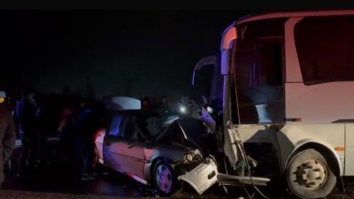 Balıkesir’in Gönen ilçesinde işçi servisi ile otomobilin çarpışması sonucu 1