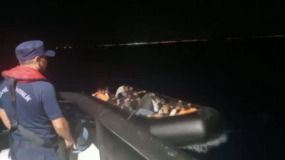 Balıkesir’in Ayvalık ilçesinde, yasa dışı yollarla yurt dışına gitmeye çalışan