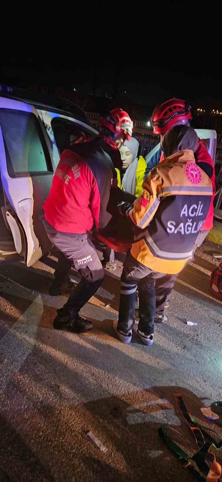 Balıkesir’de meydana gelen tek taraflı trafik kazasında direksiyon hakimiyetini kaybeden