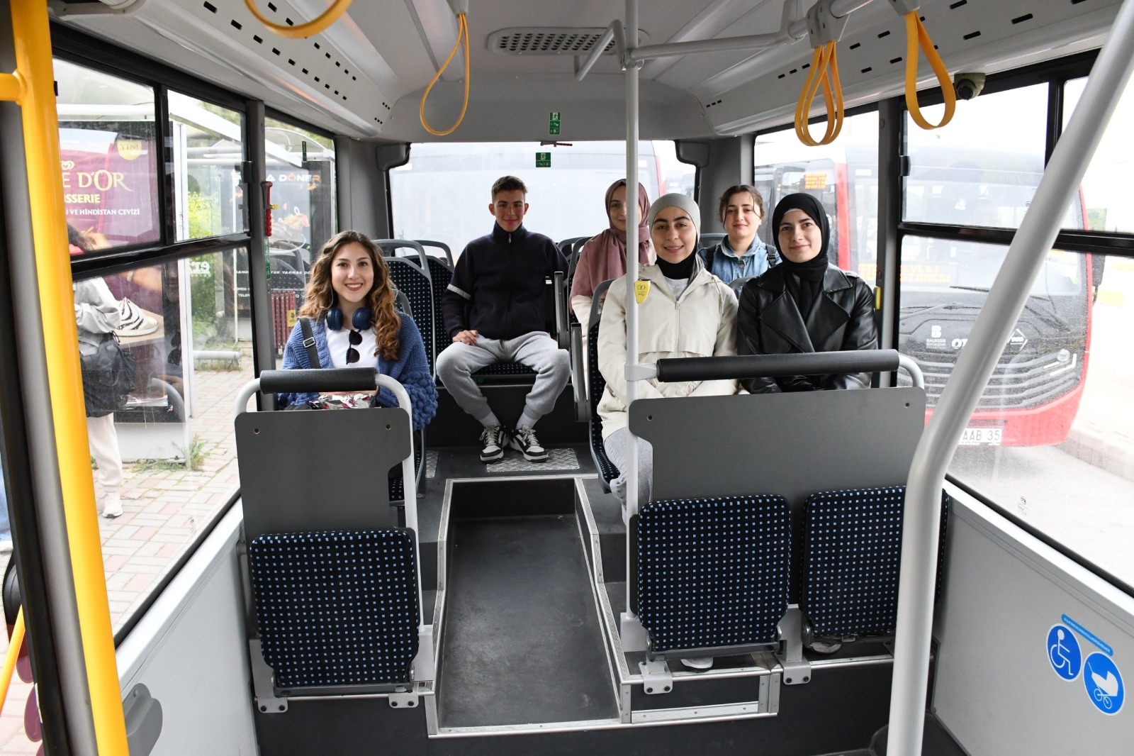 Balıkesir Büyükşehir Belediyesi, öğrenci dostu bir kent hedefiyle gençlerden gelen