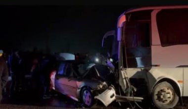 Balıkesir’in Gönen ilçesinde işçi servisi ile otomobilin çarpışması sonucu 1
