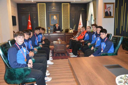 Balıkesir’in Edremit ilçesinde, 2025-2026 Eğitim Öğretim Yılı Okul Sporları kapsamında