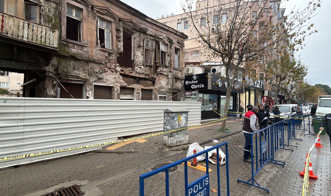 Balıkesir’in Edremit ilçesinde etkili olan sağanak yağış, kentin simge yapılarından