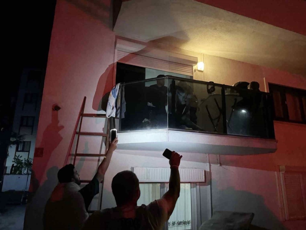 Balıkesir’in Erdek ilçesinde Dilruba Elif Çetin’i (22) 4 bıçak darbesiyle