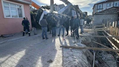 Balıkesir’in Gönen ilçesi Reşadiye Mahallesi’nde çalışma esnasında bir beton mikseri,