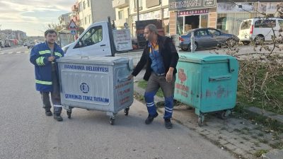 BANDIRMA’DA HİZMET MARATONU: BAŞKAN MİRZA İLE ŞEHRİN ÇEHRESİ DEĞİŞİYOR! Bandırma Belediye Başkanı Dursun Mirza, şehir genelinde yürütülen altyapı ve