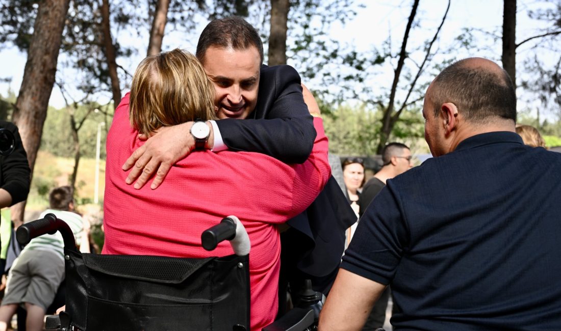Büyükşehirden özel gereksinimli bireylere 5.000 TL nakdi destek Balıkesir Büyükşehir Belediyesi tarafından yeni yılda özel gereksinimli dar gelirli