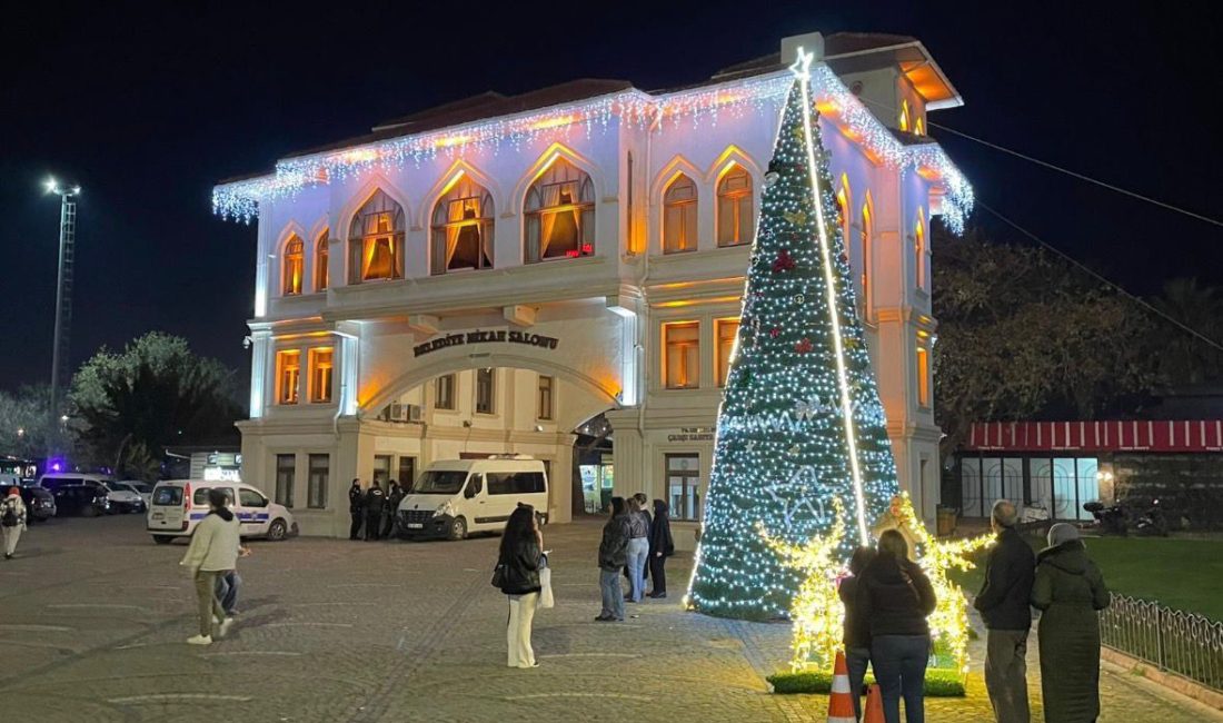 Bandırma Belediyesi, yaklaşan yeni yıl öncesinde kent genelinde gerçekleştirdiği süsleme