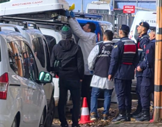 Tartışma, tırnak izleri ve kayıp bir kadın… Elif’ten 5 gündür iz yok Balıkesir’in Erdek ilçesindeki Kapıdağ Yarımadası’nda kamp yaptığı sırada erkek arkadaşıyla