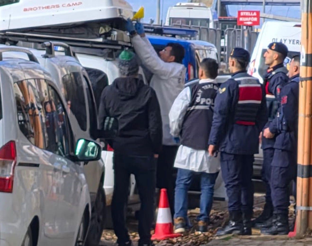 Balıkesir’in Erdek ilçesindeki Kapıdağ Yarımadası’nda kamp yaptığı sırada erkek arkadaşıyla