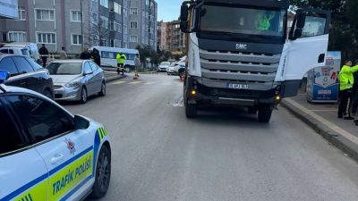 Balıkesir’in Bandırma ilçesinde meydana gelen trafik kazasında hafriyat kamyonunun çarptığı