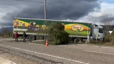 Balıkesir’in Gönen-Bandırma karayolunda meydana gelen tek taraflı trafik kazasında bir