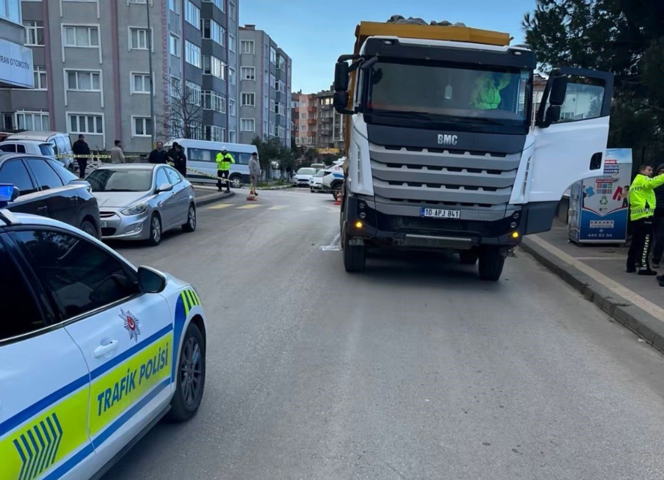 Balıkesir’in Bandırma ilçesinde meydana gelen trafik kazasında hafriyat kamyonunun çarptığı