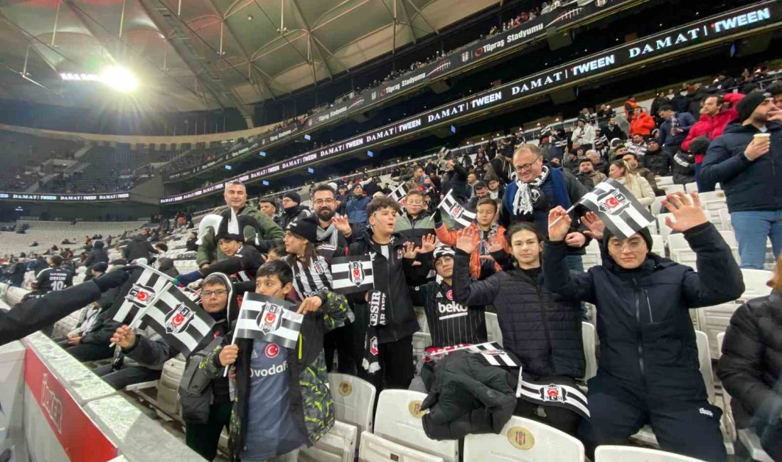 Depremzede gençler Süper Lig maçında moral buldu Balıkesir Büyükşehir Belediyesi ve Sındırgı Belediyesi işbirliğinde düzenlenen etkinlik kapsamında